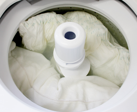Como tirar manchas do travesseiro lavando o travesseiro na maquina de lavar