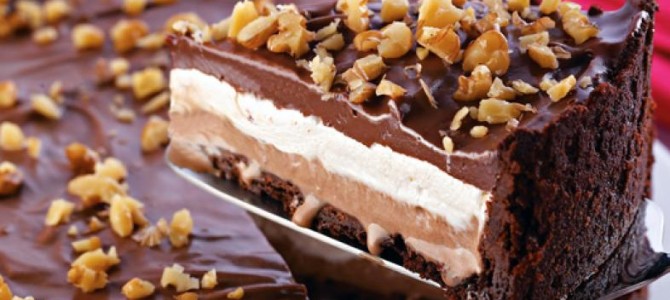 Torta de sorvete de chocolate com marshmallow Torta de sorvete de chocolate com marshmallow